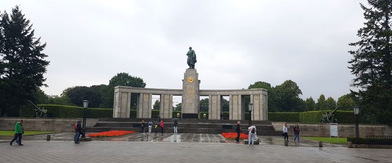 Soviet-War-Memorial-Tiergarten-header